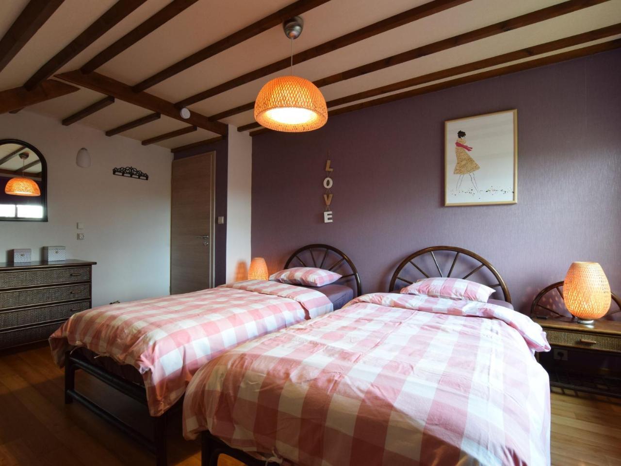 Cozy Holiday Home In Noville With Private Terrace Luzery Екстериор снимка